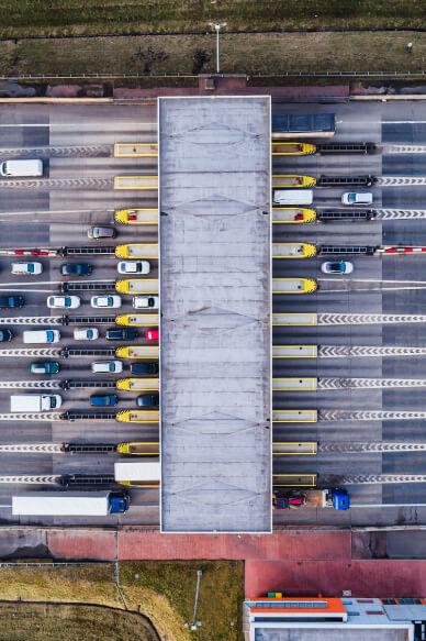 אגרות כבישים, מדבקות וחוקי תעבורה בהשכרת רכב בחו"ל