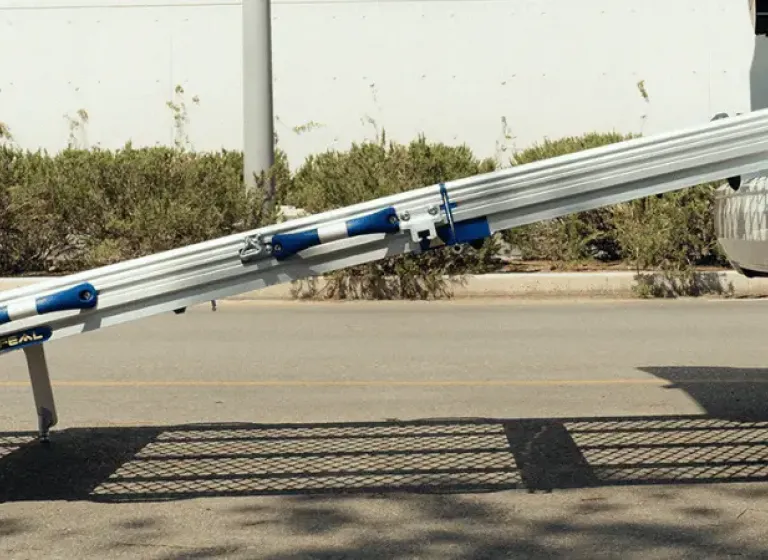 מעלון לכיסא גלגלים ברכב נגיש